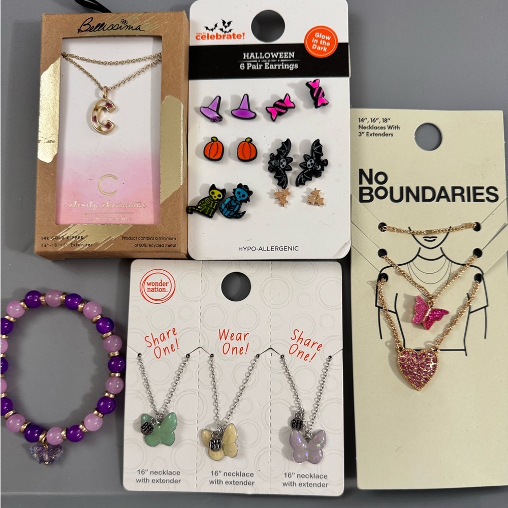 Brand NEW set of young girls jewelry ! 6 pairs earrings, necklaces & bracelet!